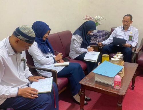Sekretaris Pengadilan Agama Blitar Pimpin Rapat Kesekretariatan